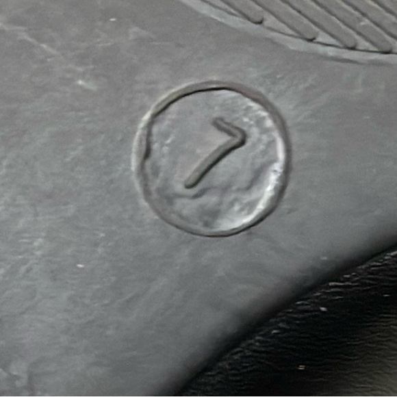 AFEETSING Black W/ Chain Link Flats - Picture 13 of 15